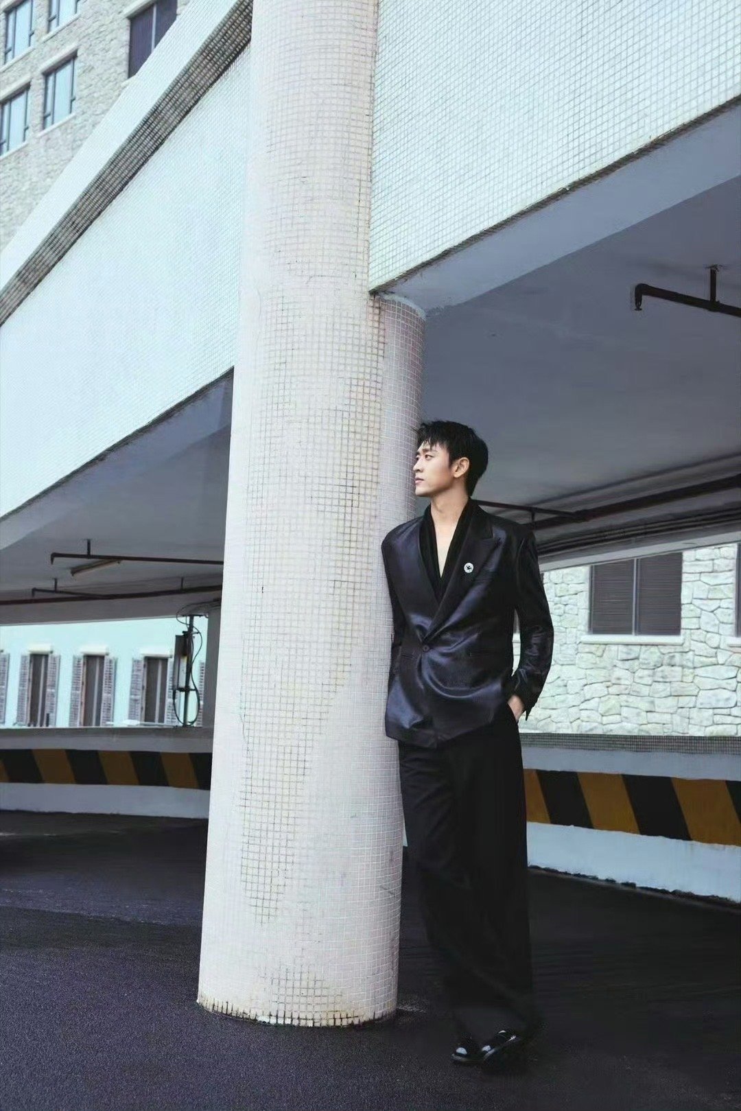 王天辰两种风格两种反差 “Daddy风”与日常感，两种看似矛盾的气质在王天辰身上