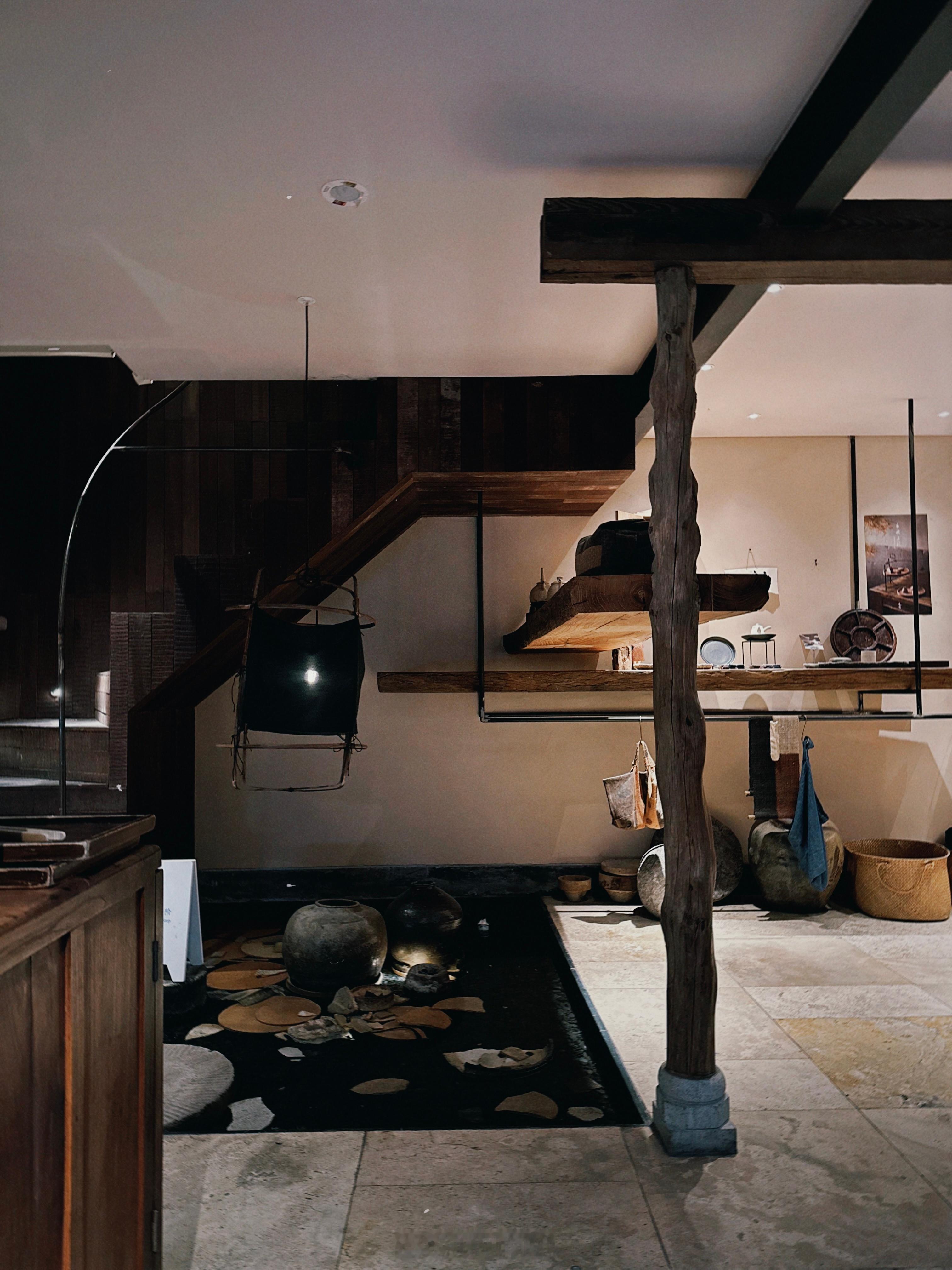 去南锣鼓巷逛了逛，有点失望只有巷子里的元古还不错，点了一壶苹果山楂茉莉红茶坐了一