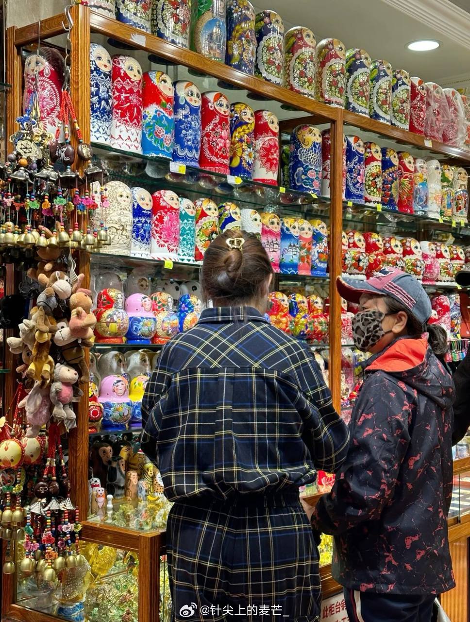 俄罗斯的巧克力和糖果已成为中国游客在莫斯科最受欢迎的纪念品。黑面包位居第二 