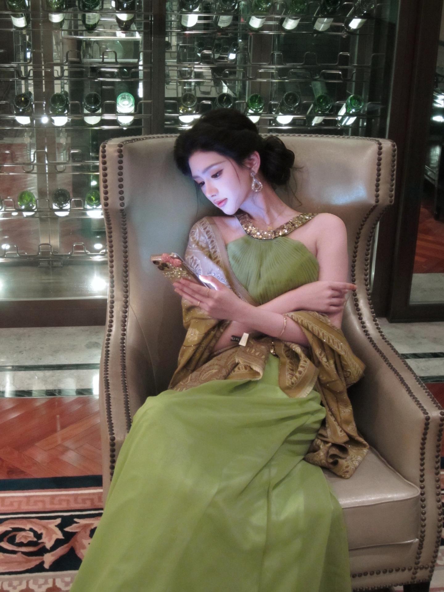 人与人之间的缘分 不是一场不出门就能。躲过的雨