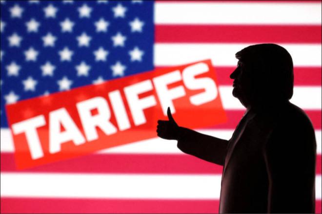 “我不喜欢瑞士领导人说话的口气，加税！”

当地时间2月10日，特朗普在接受美国