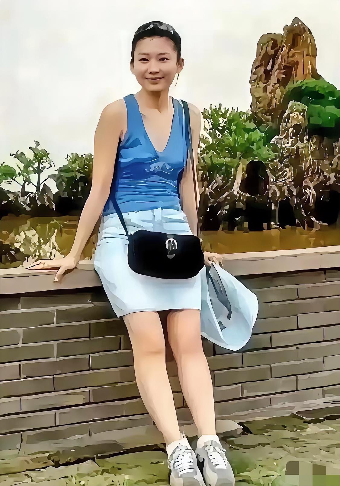 著名央视前主持人，如今58岁了，白白嫩嫩，皮肤好好，无儿无女，热衷公益，你还记得