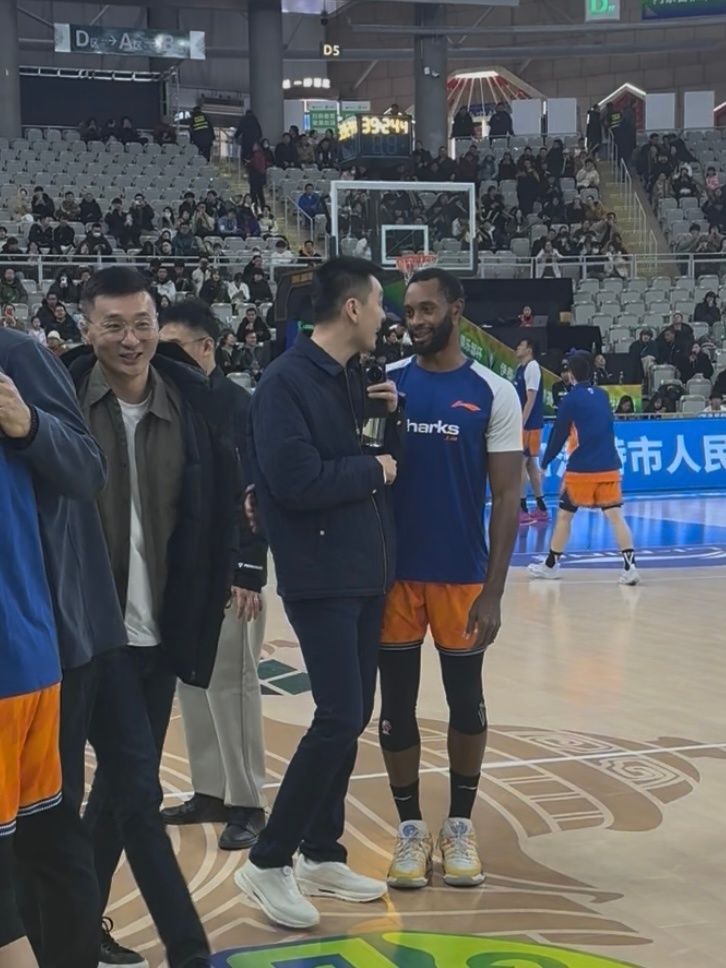 好久不见的刘大&杨导上海久事大鲨鱼