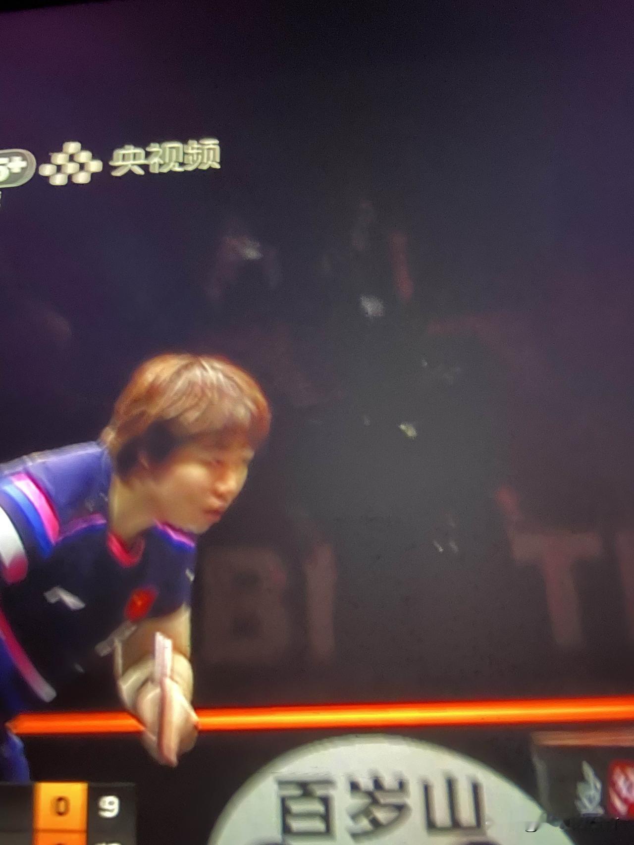 王楚钦孙颖莎3:0战胜林诗栋蒯曼
第一局10:8，林诗栋蒯曼连续得分10:10。