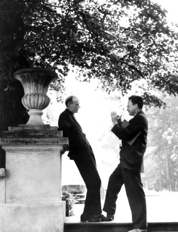 理查德·费曼与保罗·狄拉克
是二十世纪最具代表性的理论物理学家，两人都以各自独特