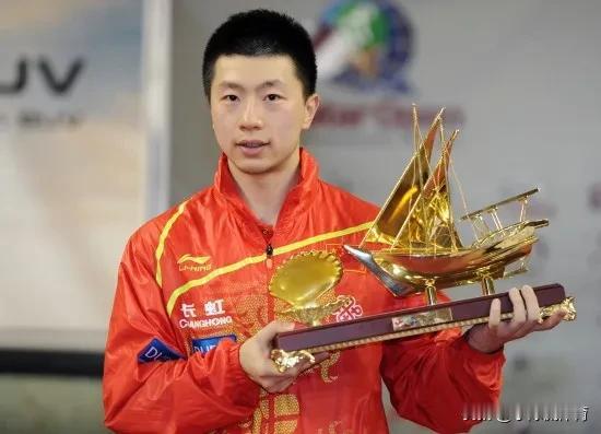 9月30日，在WTT中国大满贯男单首轮比赛中，马龙以3比0的比分战胜英格兰选手利