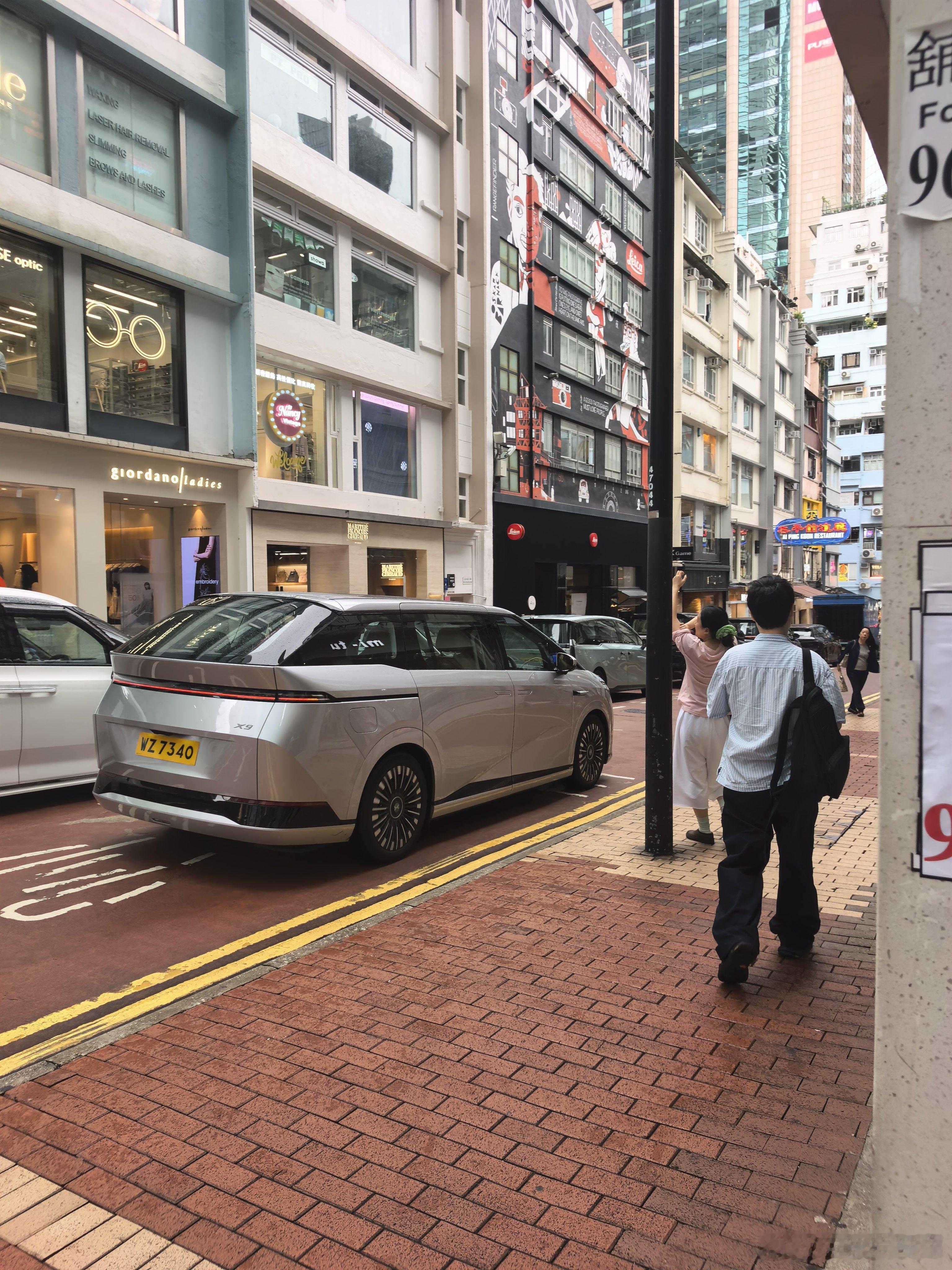 小鹏X9：这车上市两年多，在内地真不多，香港已经成街车了。 