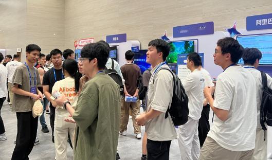 西方可能都没注意到，一个现象正在中国发生，风向已经悄然开始变了！

日本《朝日新