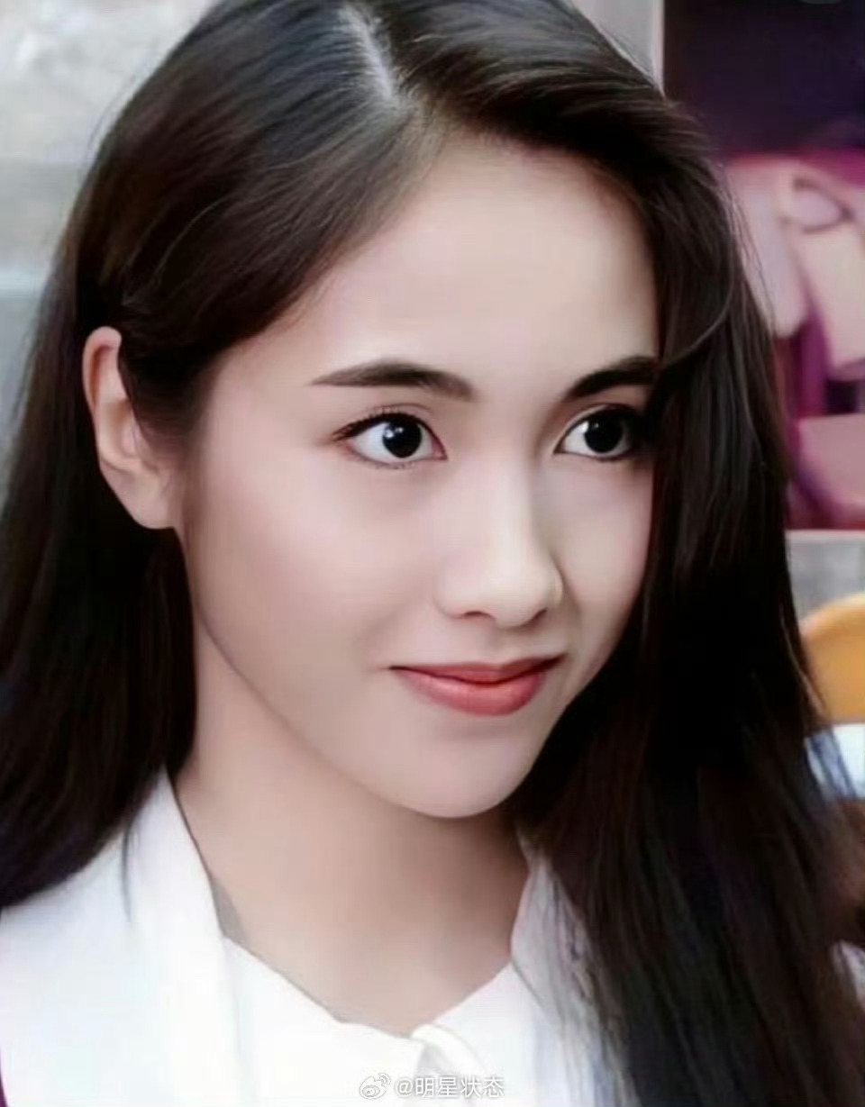 黎姿年轻时的颜值巅峰。张柏芝曾说娱乐圈比她漂亮的女明星就只有黎姿，你认同吗？ ​