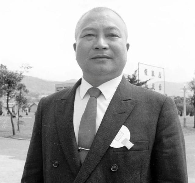 1949年1月21日深夜，傅作义在北平向守军高级将领宣布和平起义。话音未落，第九
