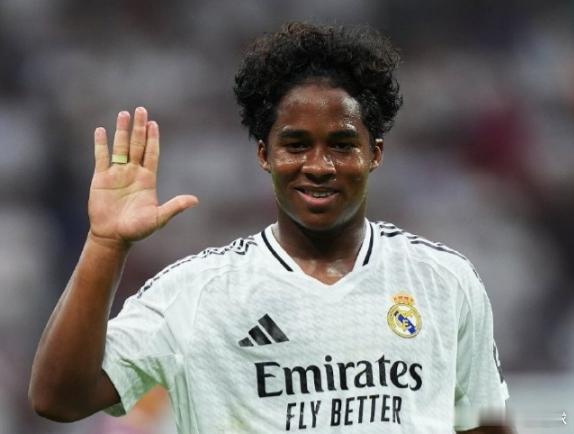 ，记者Marcos Benito爆料恩德里克将于明年1月被皇马租借至里昂，其团队