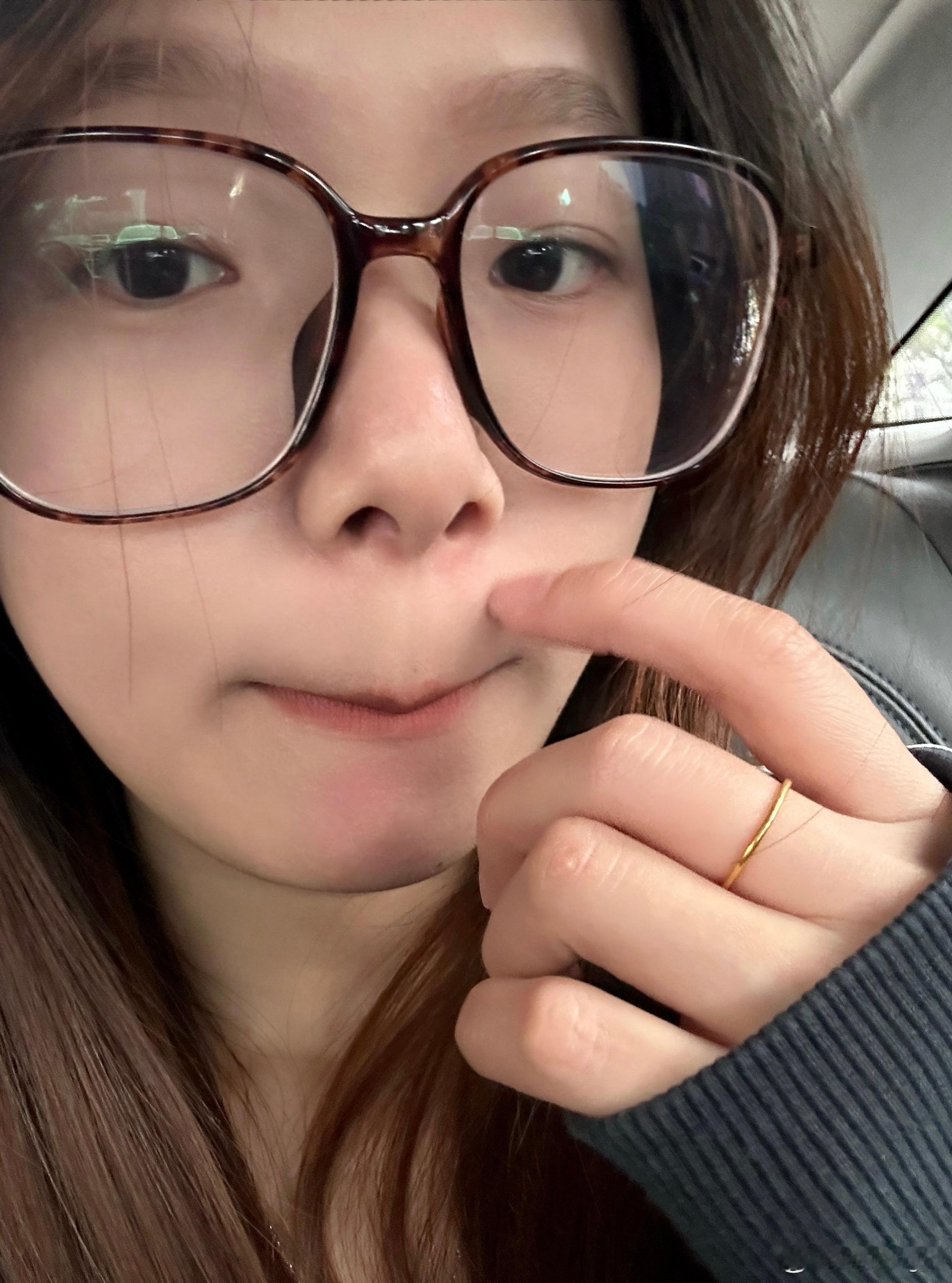 人是贪心的 比如现在想吃碗螺蛳粉[爱你] ​​​