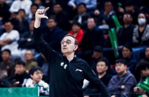 这辽篮助理教练乌戈要去骑士队教练组啦！这可真是个新鲜事儿。咱都知道，这NBA那可
