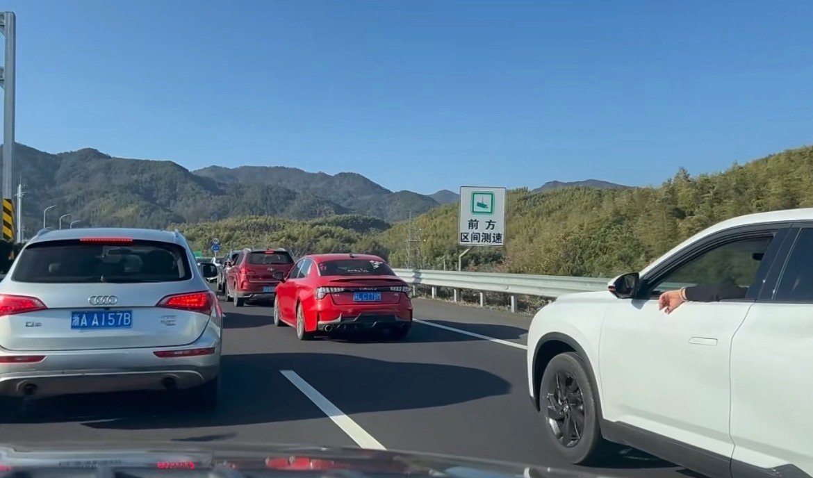 年后第一波返程高峰已经到来春运大迁徙又来了 假期进入第八天，返程车流激增！佛山收