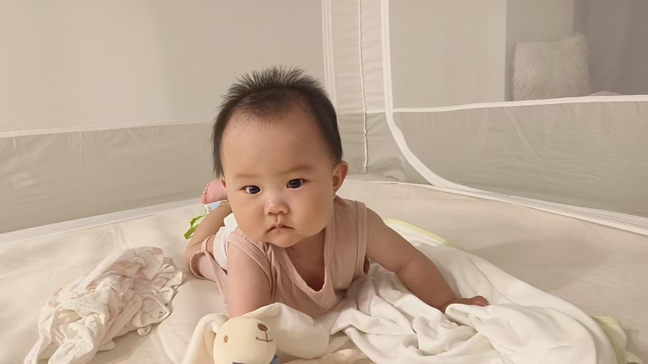 呦呦小女生，小小只！
