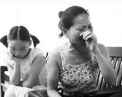 云南昆明，一男子娶了个二婚带女儿的女人，然后趁女孩妈妈不在家期间，多次侵犯了女孩