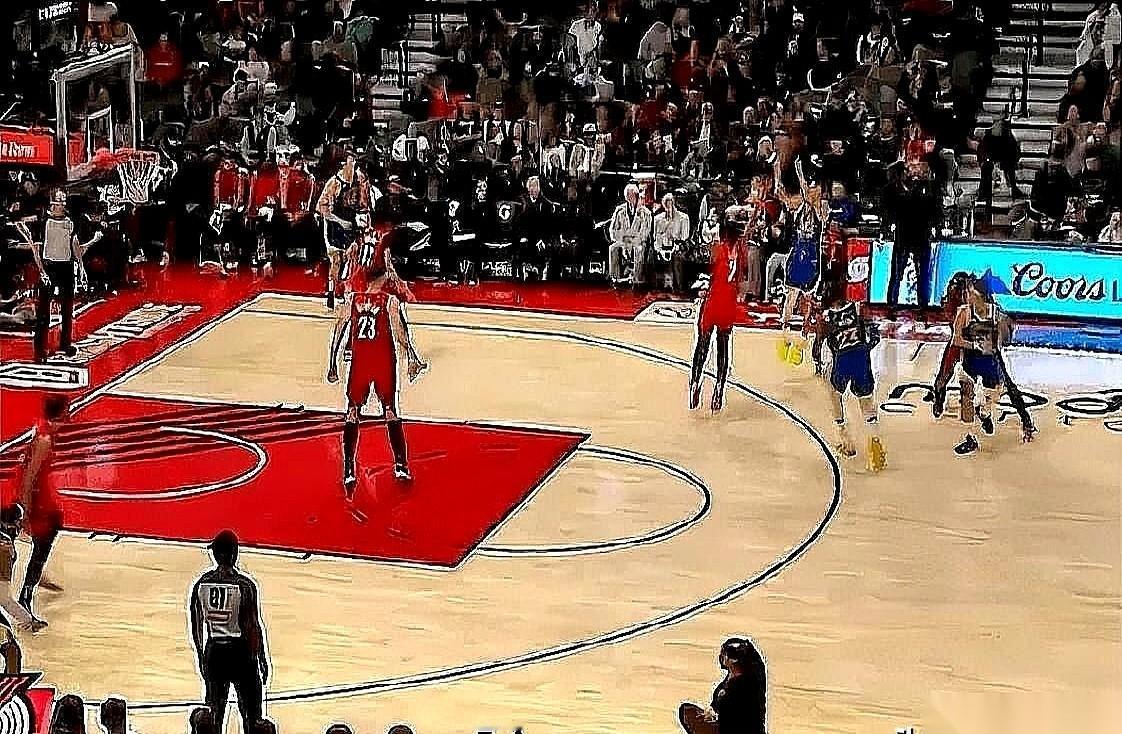 有时候看库里打球，真觉得有点不讲道理。
一个快37岁的人了。
这合理吗？
我上学