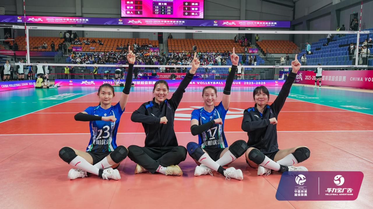 【上海女排双杀山东晋级决赛】
中国女排超级联赛A级半决赛第二回合
上海女排主场3