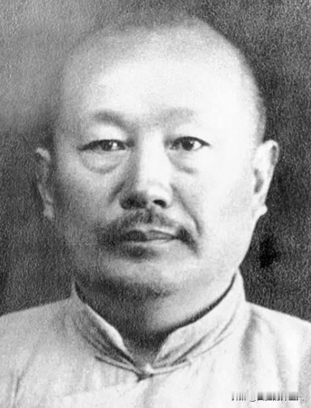 1928年，蒋介石急令范石生逮捕朱德，范石生却当着朱德、陈毅的面，把告密者丁煦击