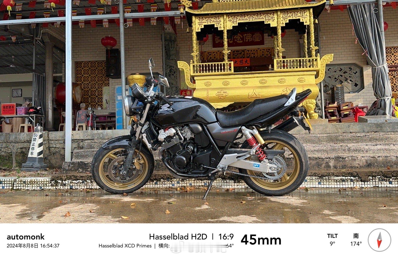 摩托车不怎么了解，这两台圆灯版本田CB400，在车迷心中是什么样的存在？🧐朋友