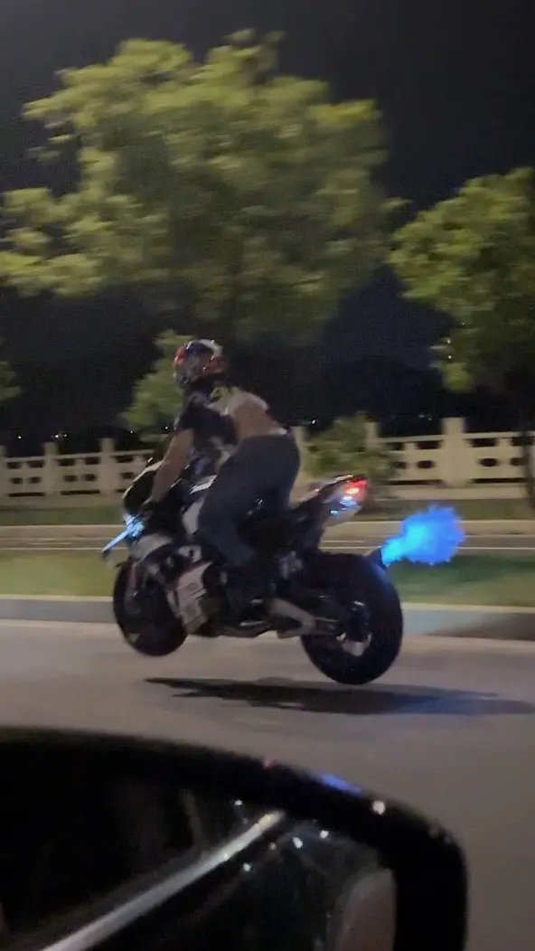 新款飞行器M1000rr