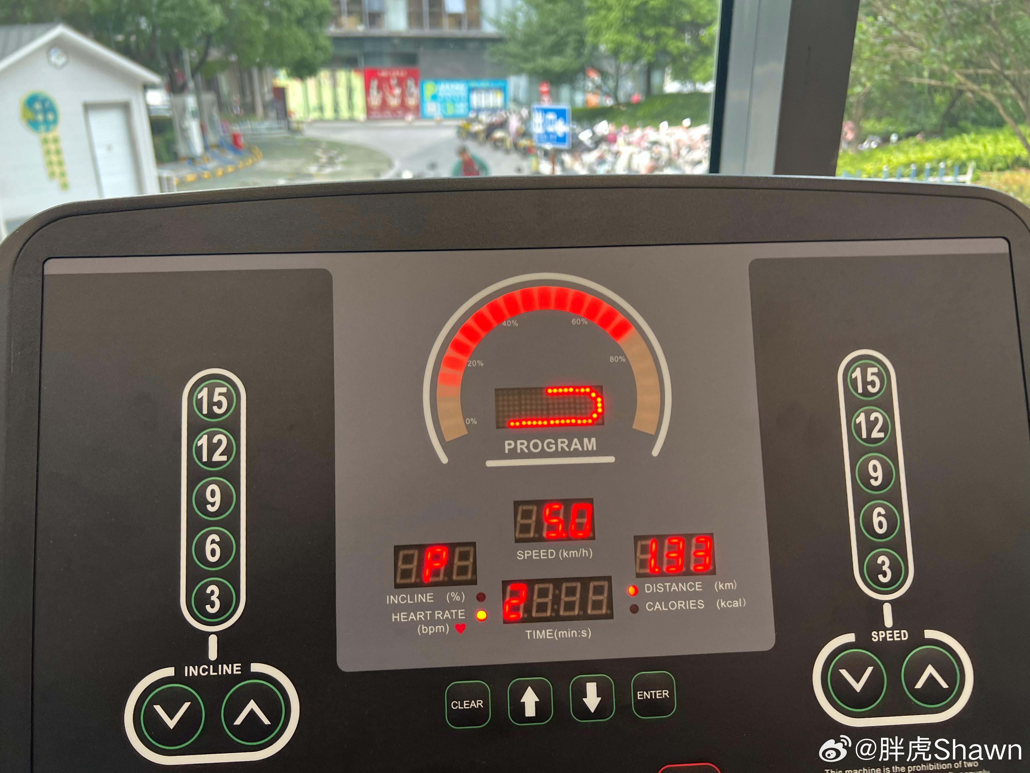 今日不才，只做了20分钟有氧+胸+三头明儿继续cf上强度本周打卡1/4 ​​​