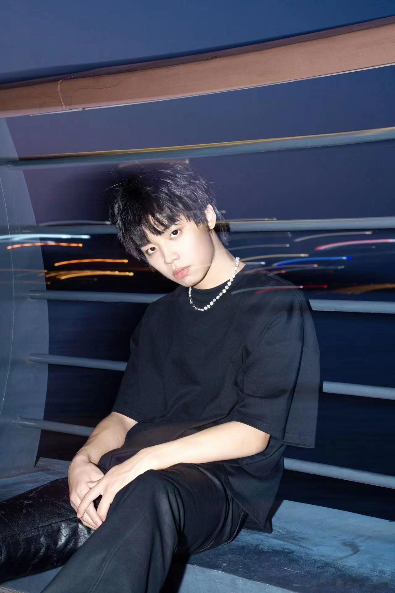 #曾涵江大运会闭幕式唱rap# 曾涵江在大运会上的表现确实让大家眼前一亮，他的歌