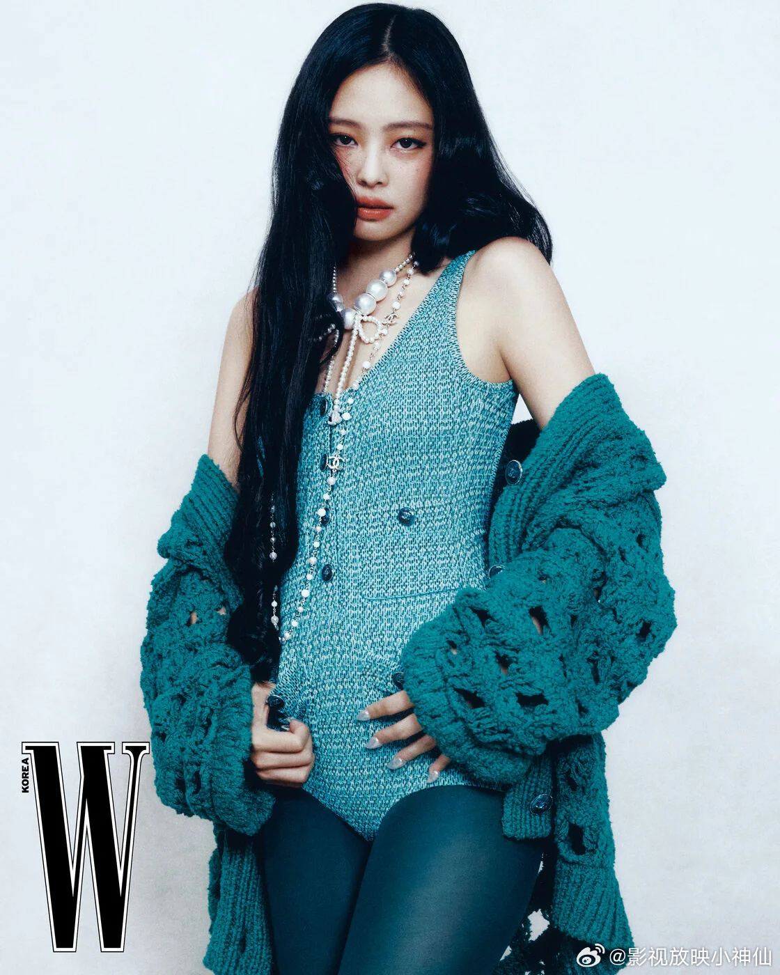 ​ ​​​#JENNIE摩托车画报##JENNIE韩版W杂志封面# JENNIE