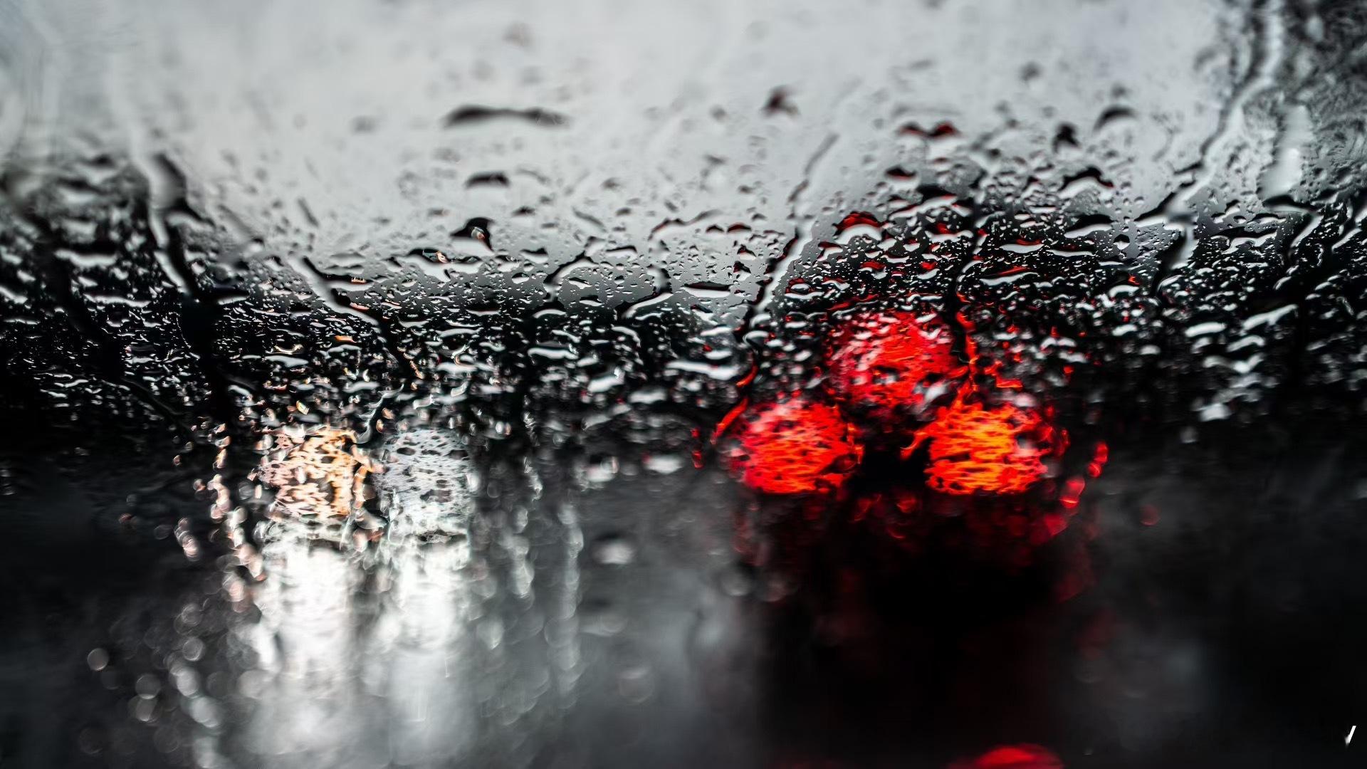 “雨都停了 这片天灰什么呢？” ​​​