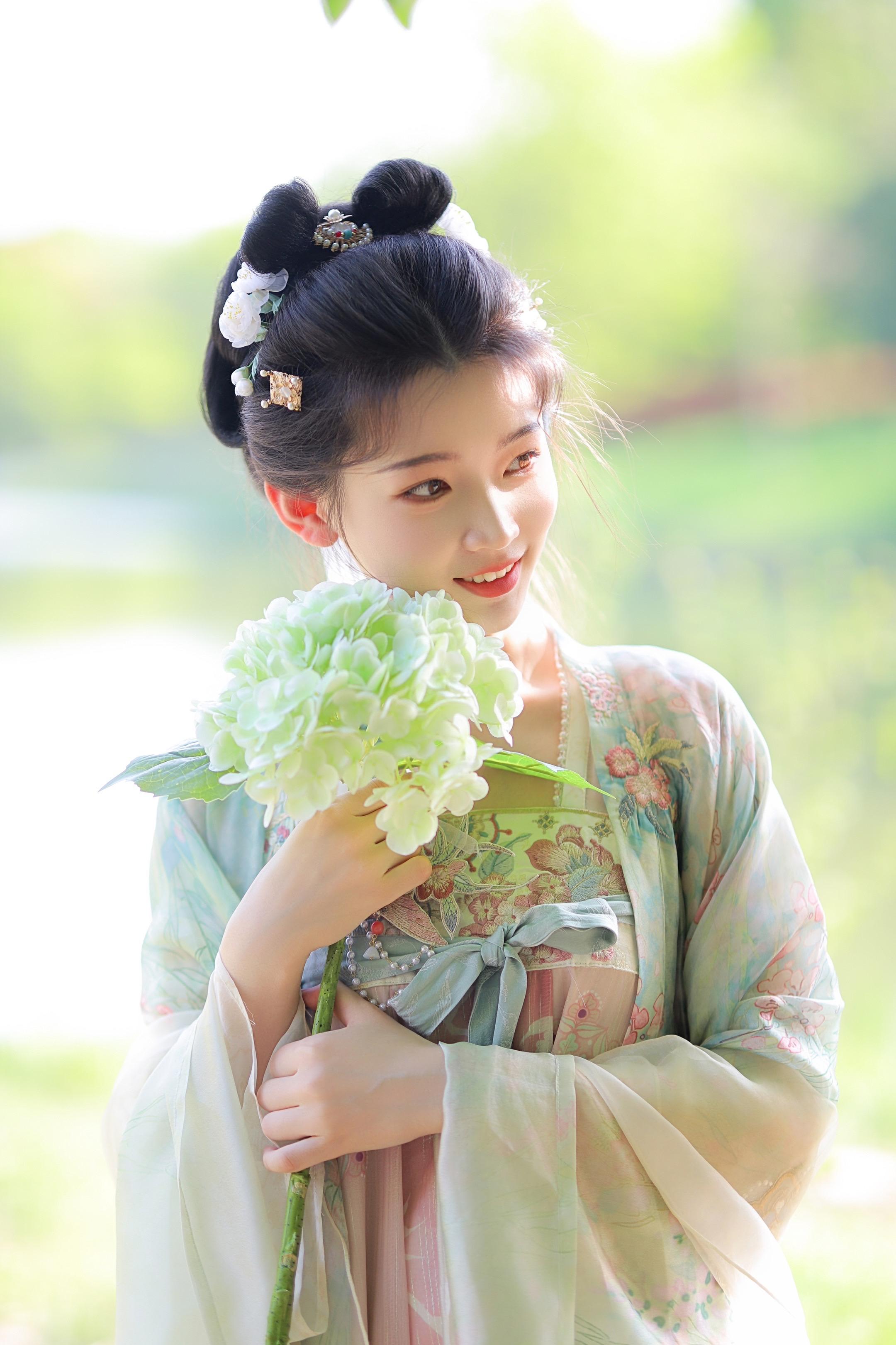 花满苏堤，我就笙歌一首唱尽你的柔～