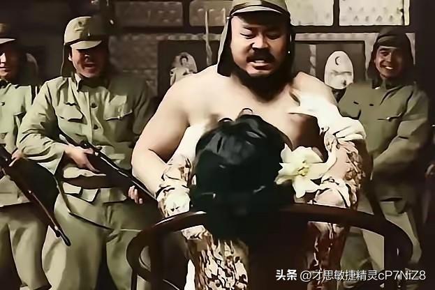 惨不忍睹，南京姑娘遭到日军一个小分队的轮奸。
​​1937年12月13日凌晨南京