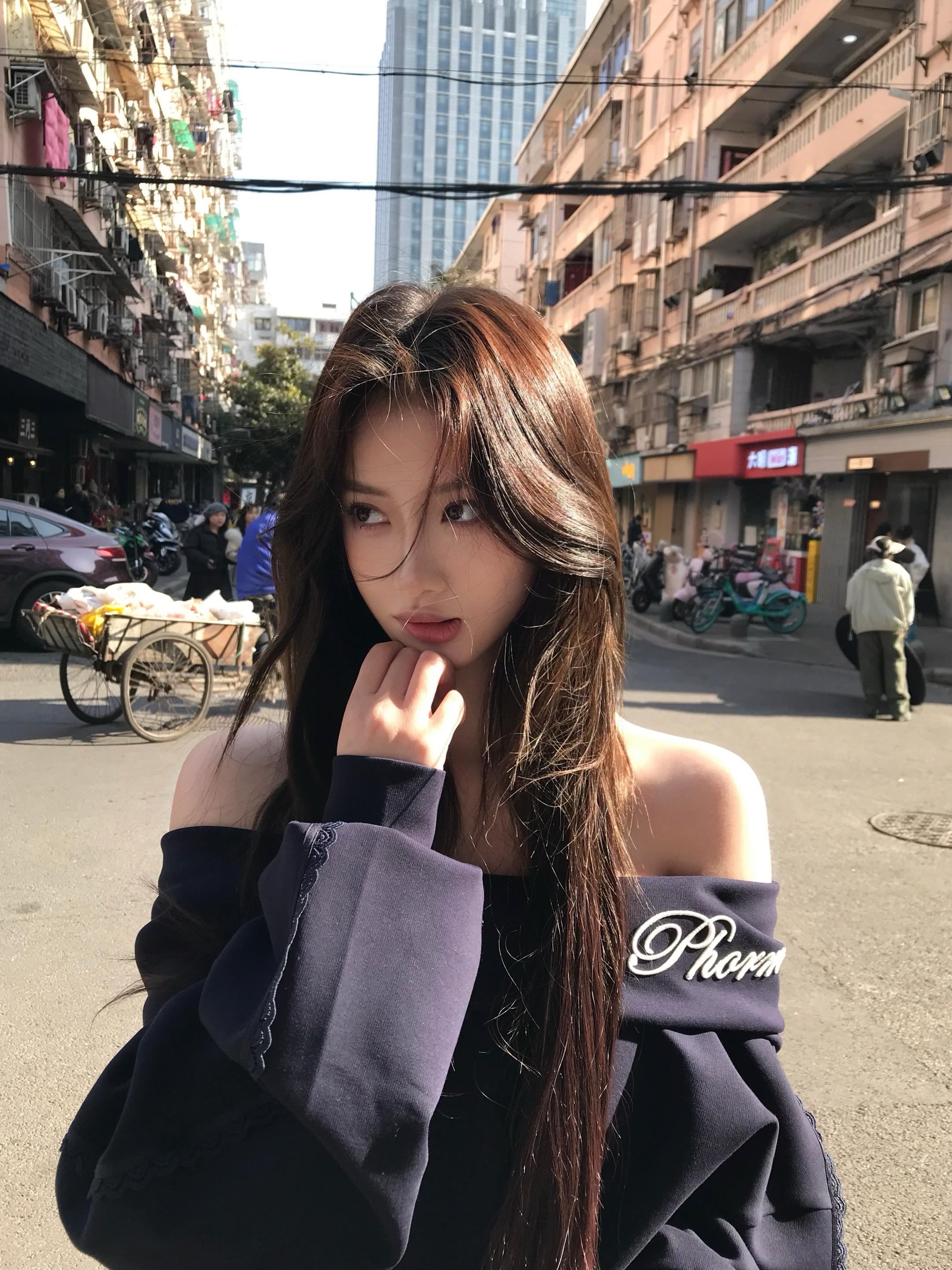 某年某月某个星期几 某时某地为我淋雨