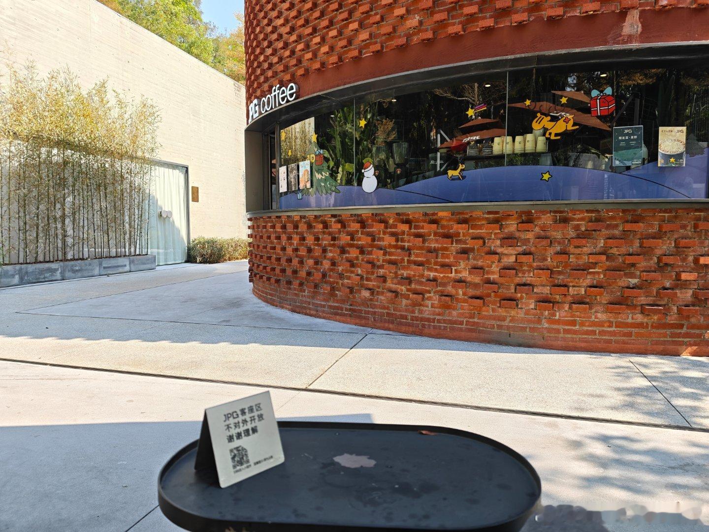 今天天气不错，不宜看盘，建议大家多户外运动