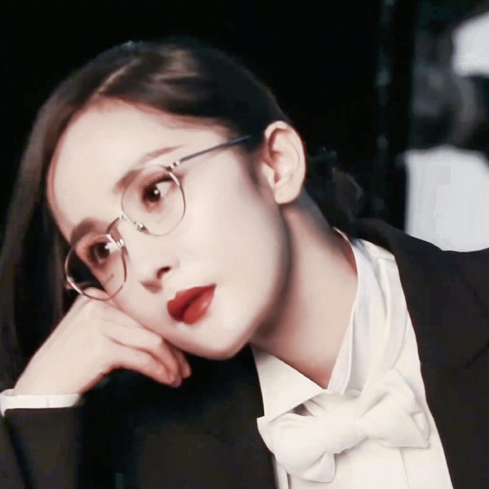 杨幂穿弯刀裤什么弯，我可以弯🥺 ​​​
