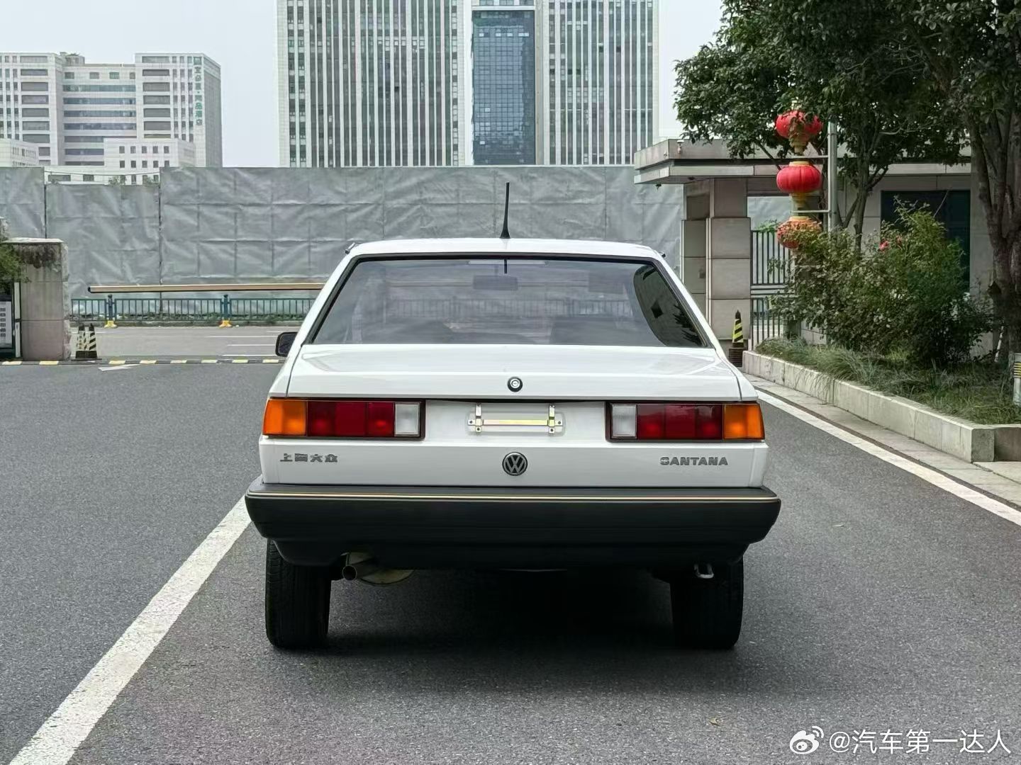 大众桑塔纳白色，公里数不到50！库存全新！ 