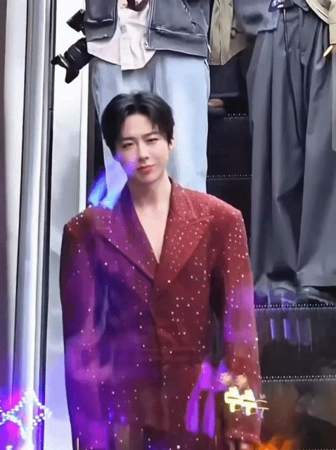 摩登兄弟  给刘宇宁的小纸条 上周六帮女儿抢长沙演唱会票晚上19点的演唱会中午1