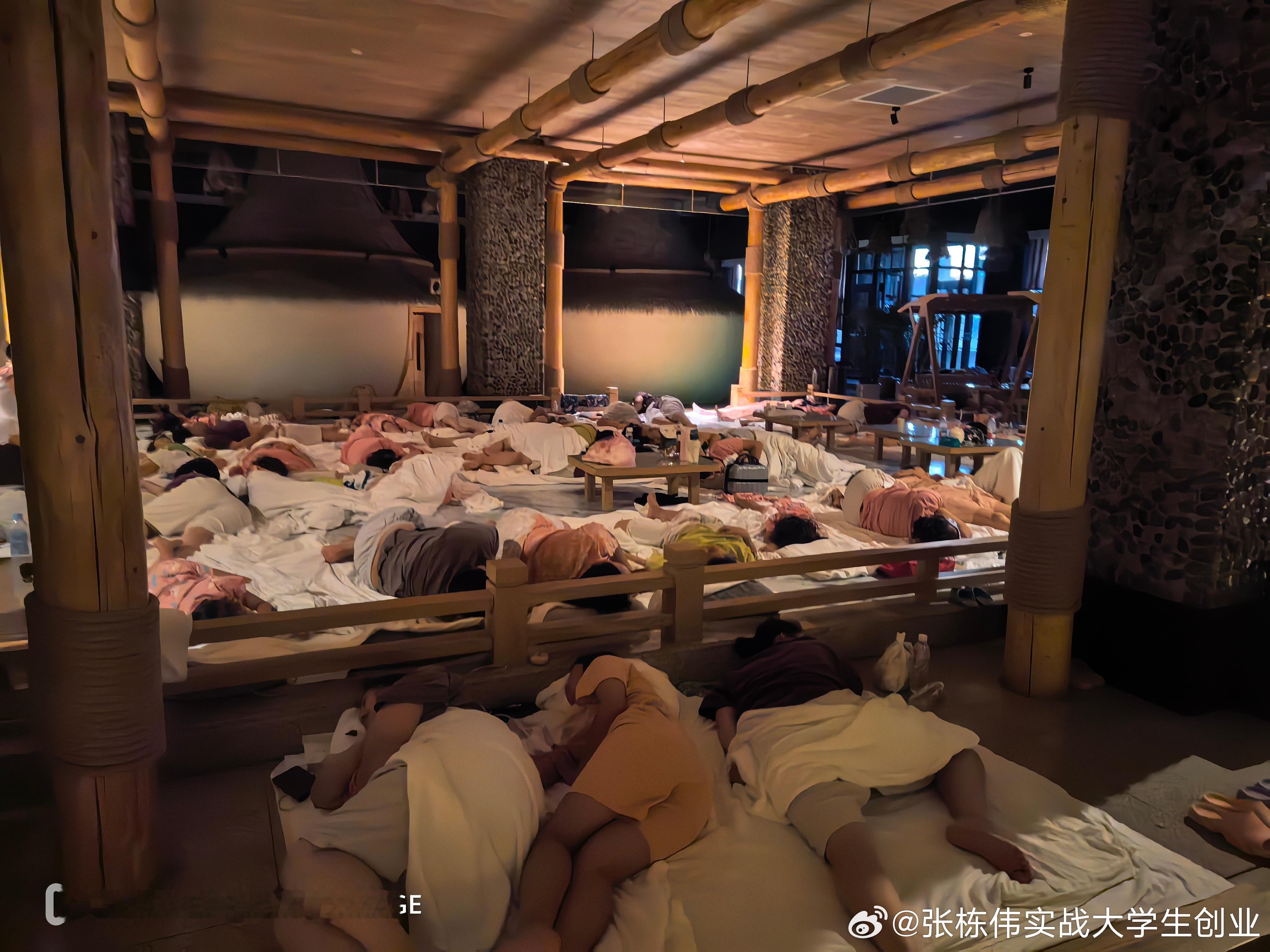 沈阳的洗浴文化很深厚，尤其是还都在任何能躺下的地方过夜 沈阳清河半岛  ​​​