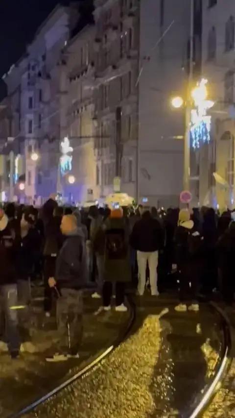 2025年1月25日，德国icon多地爆发大规模游行，数万民众走上街头，反对德国