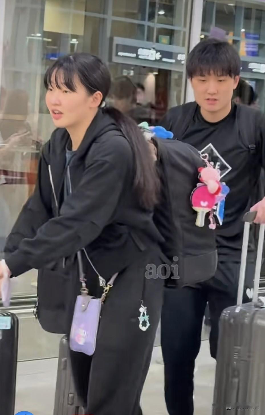 张本兄妹也已经抵达澳门了。
这样看张本美和和张本智和长得挺像，兄妹俩昨天都打了日
