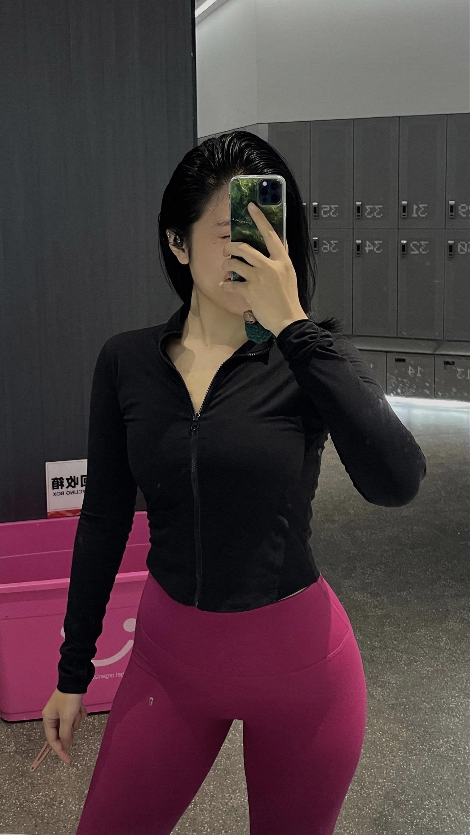 因为要洗头 所以要健身。