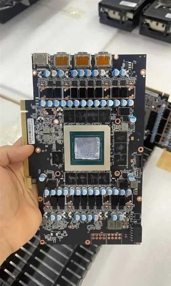 揭秘：中国企业出奇招，拆解英伟达RTX 4090显卡助推AI研发新篇章
近日，业