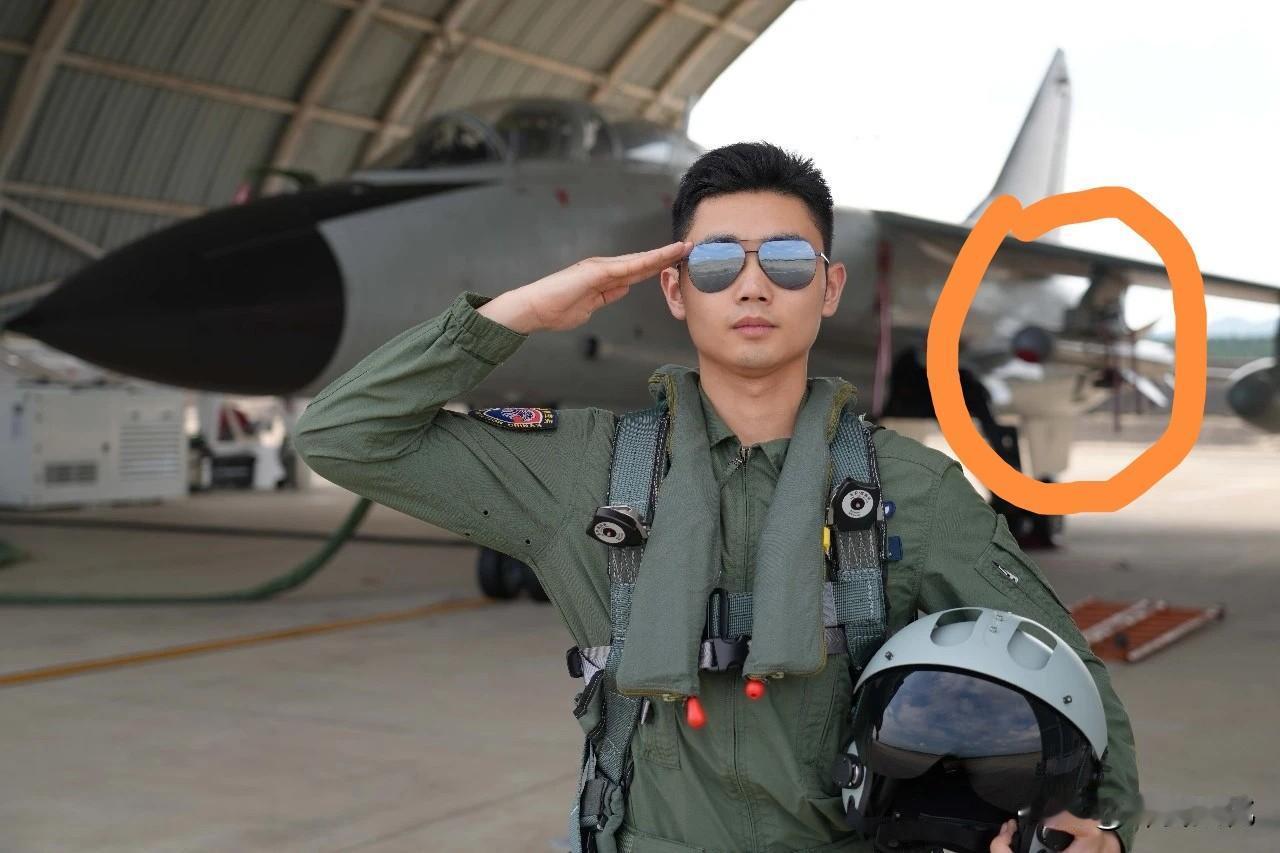 豹爷在我们海空体系内绝对还有一席之地。

豹爷挂载YJ83CK的照片，豹爷一次可