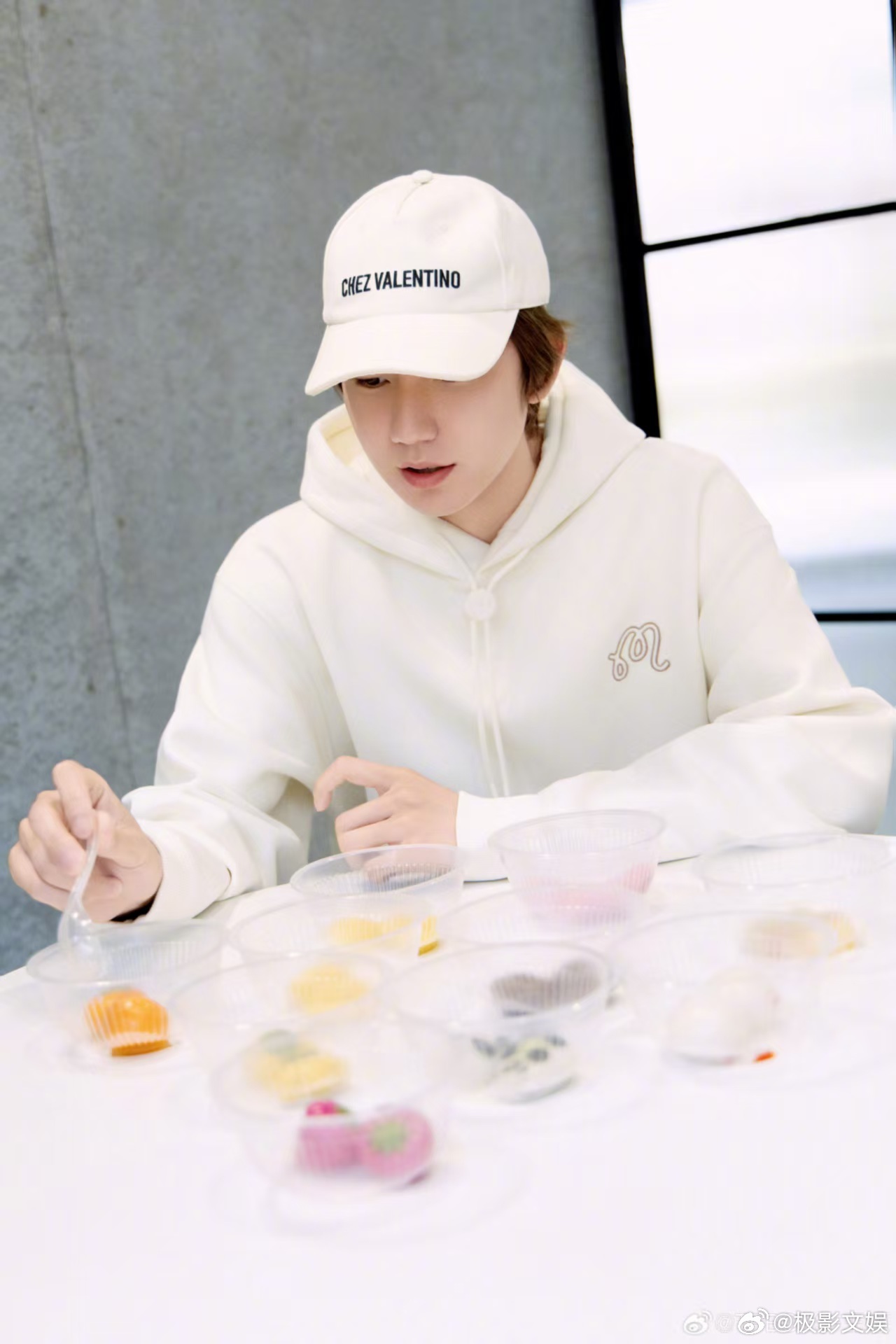 王源汤圆挑战王源元宵节plog王源元宵节plog，不错不错，确实很不错 