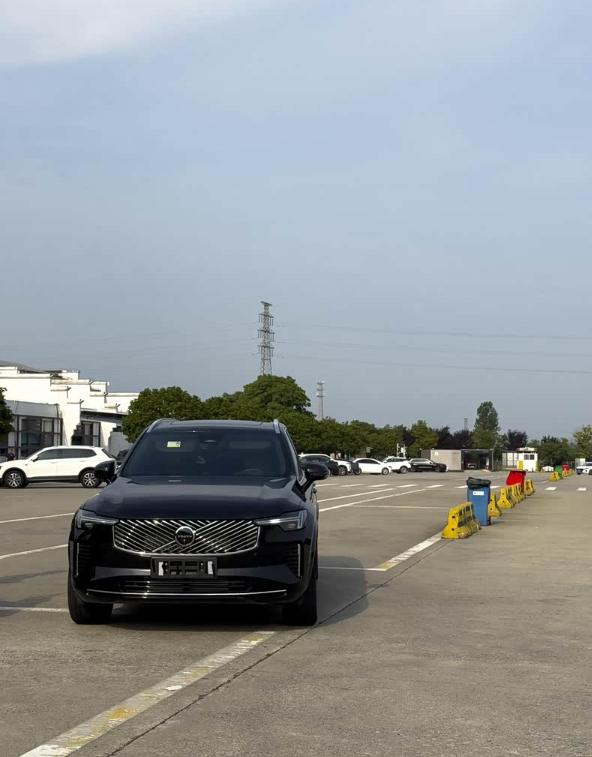 全新XC90 T8插混版用车分享。

从提全新XC90到现在也开了2个多月，要说