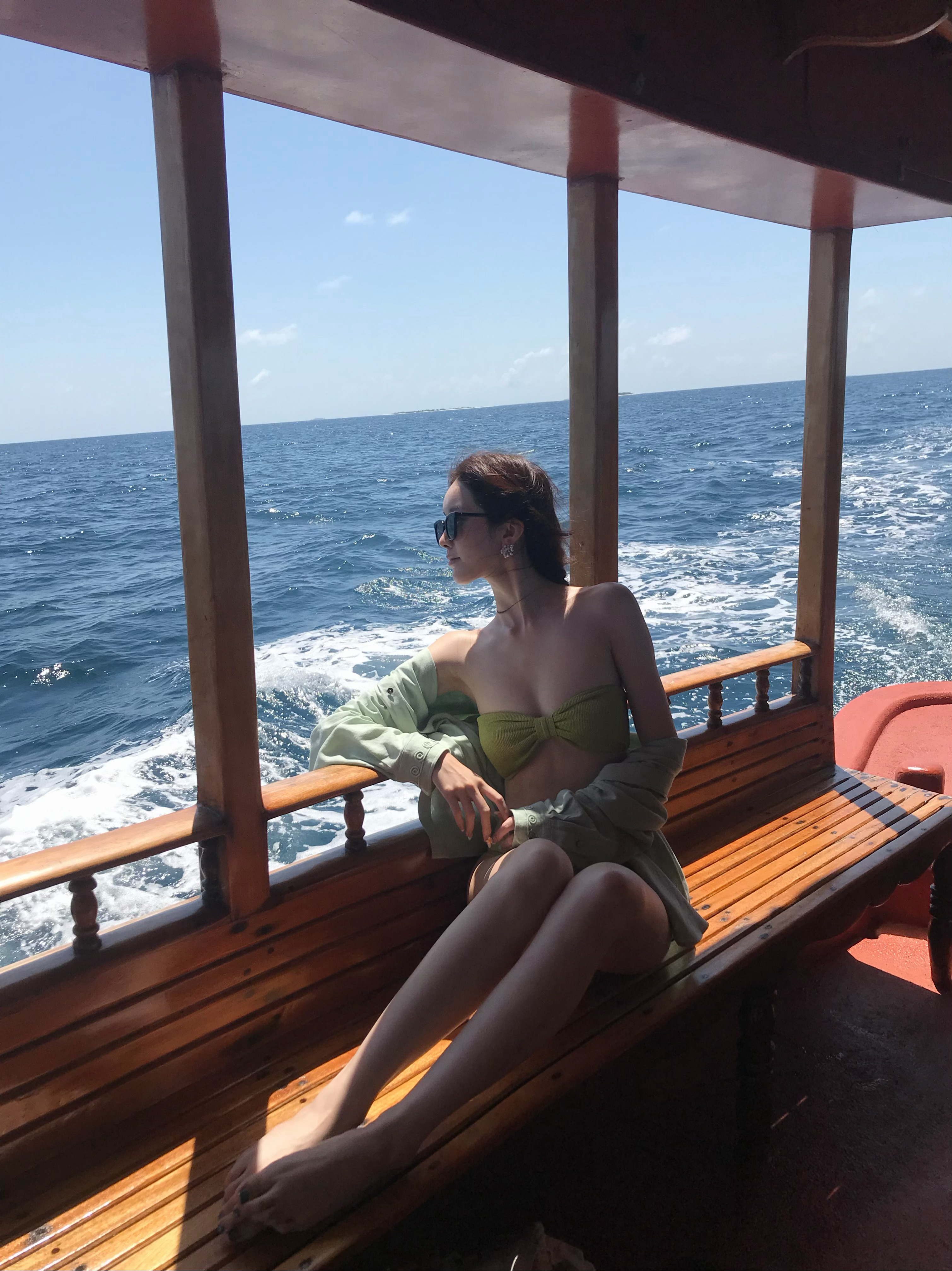 出海没见到海豚本来觉得很可惜结果就在酒店看见了魔鬼鱼群和baby shark🦈