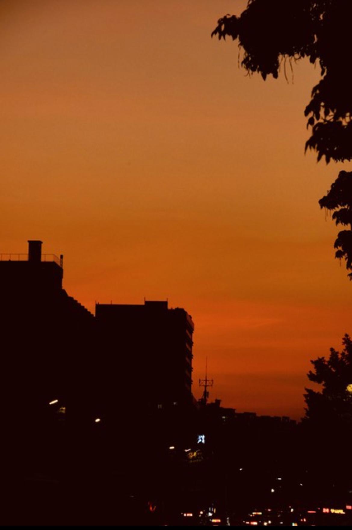 人到中年，上有老下有小，最怕的从来不是没钱。
最怕父母突然生病，自己既没时间也没