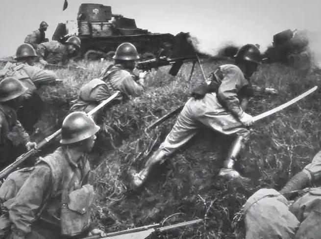 李鸿章想不到，日本敢于发动甲午中日战争；张学良想不到，日本敢于发动九一八事变；蒋