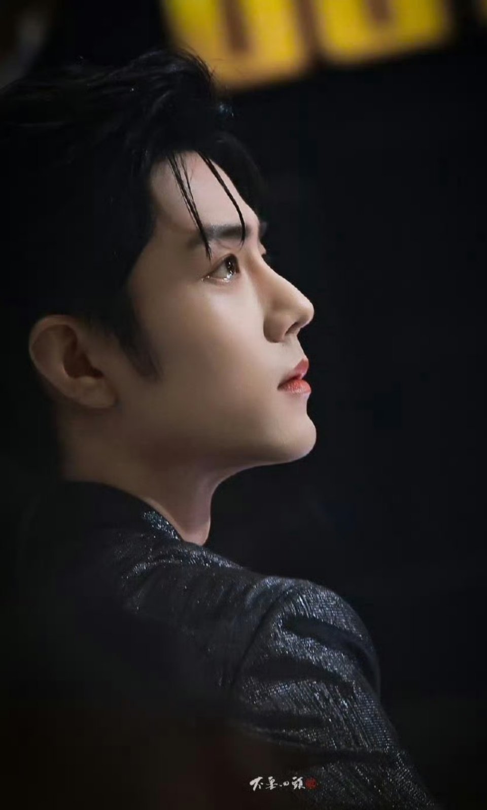 青岛已经进入肖战频道全网都在羡慕我吧，因为我隔得他近呀，虾爬子们，略略略略略略 