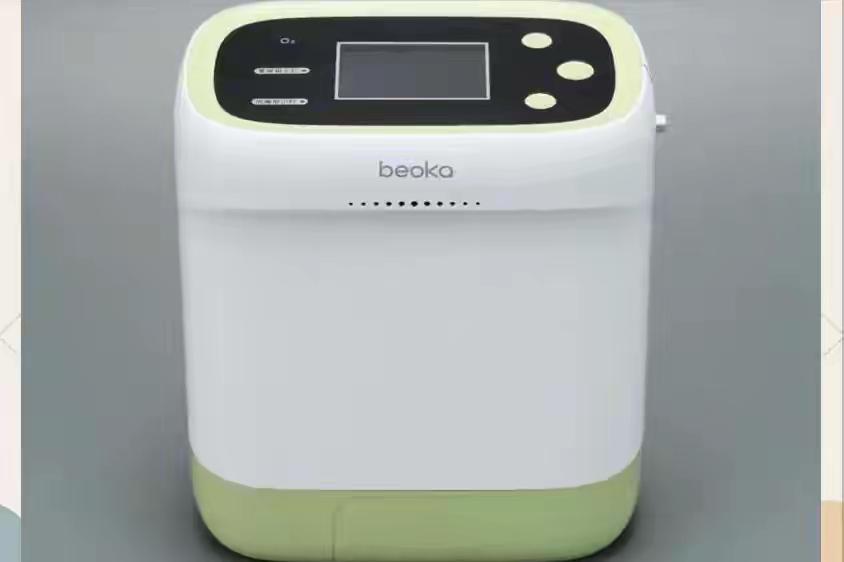 十几万，变成两千。

一台能从空气里直接造出纯氧的机器，就因为这个差价，去年很多