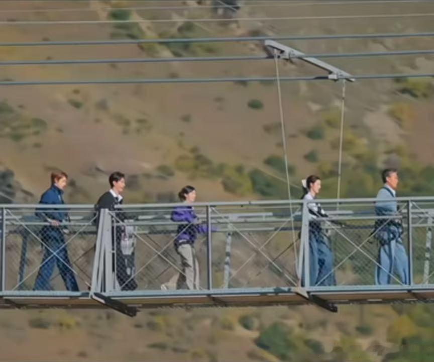 陈星旭问林一紧张吗林一陈星旭你俩有点暧昧了地球超新鲜 林一的临场反应格外真实，面
